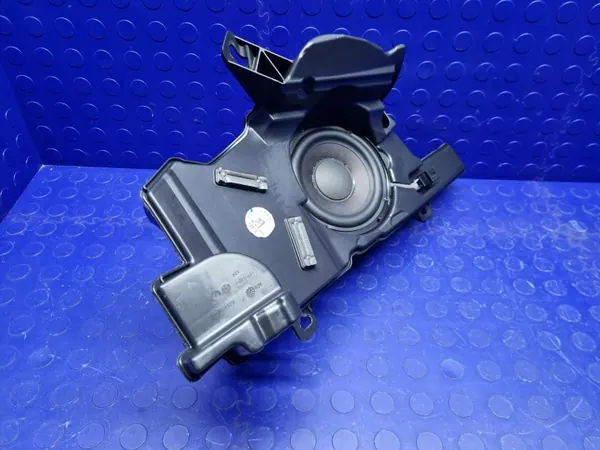 Audi A5 F5 8W Oikea Subwoofer OEM 8W7035382C image 4