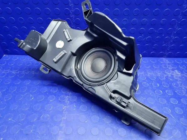 Audi A5 F5 8W Oikea Subwoofer OEM 8W7035382C image 5