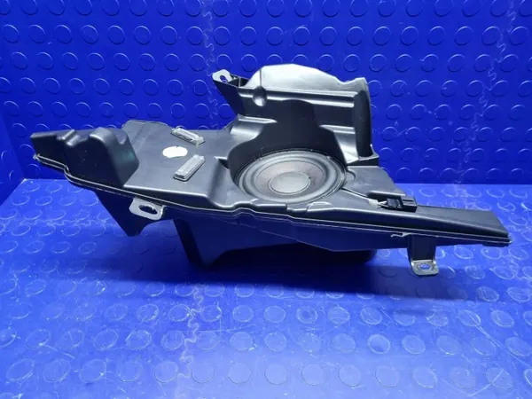 Audi A5 F5 8W Oikea Subwoofer OEM 8W7035382C image 6