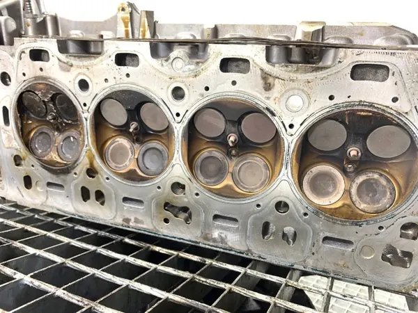 Höger Cylinderhuvud OEM 7852459 för BMW G30 4.4L image 5