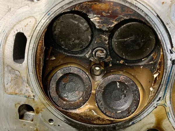 Höger Cylinderhuvud OEM 7852459 för BMW G30 4.4L image 6