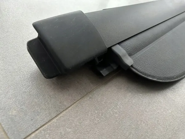 OEM 3G9867871A VAR Rodillo de maletero para Volkswagen Passat B8 image 3