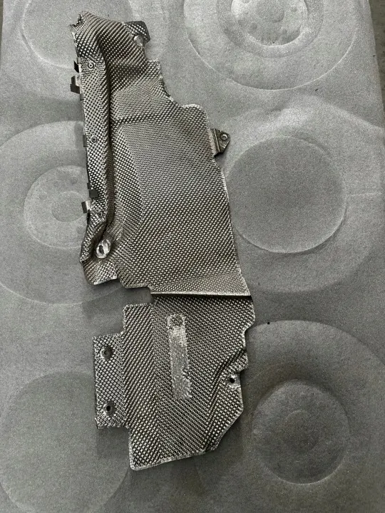 Audi R8 4.2 Heck rechts unterer Hitzeschild 427825733A image 2