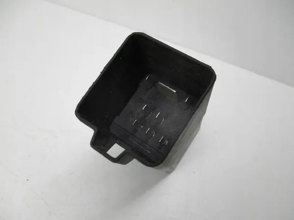 VW Skoda Sytytysvastuksen Relä 0281003042 045907282A image 2