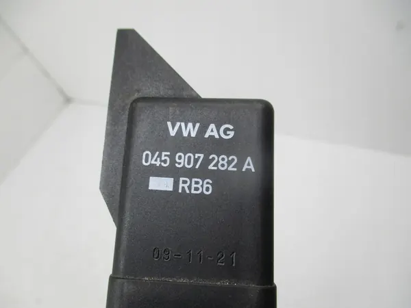 VW Skoda Sytytysvastuksen Relä 0281003042 045907282A image 4