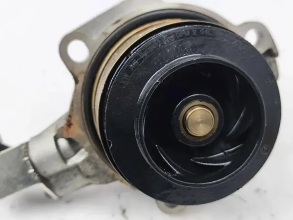 Pompe à eau Audi OEM 04L011L - Audi OE d'occasion image 4