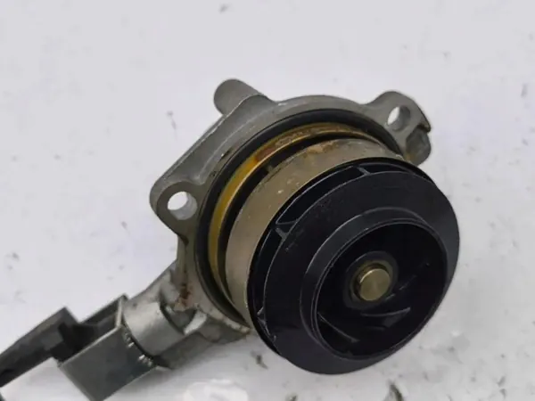 Pompe à eau Audi OEM 04L011L - Audi OE d'occasion image 8