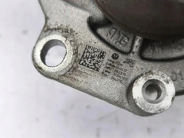Pompe à eau Audi OEM 04L011L - Audi OE d'occasion image 9