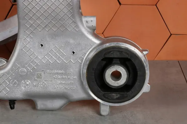BMW 5 G61 i5 Hinterachsschwinge OEM 8848485 image 8