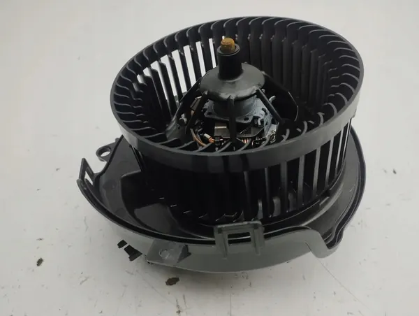 Motor de ventilador Volkswagen Golf VIII 2022 5Q2819021C image 2