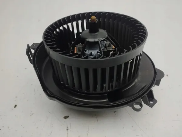 Motor de ventilador Volkswagen Golf VIII 2022 5Q2819021C image 3