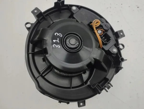 Motor de ventilador Volkswagen Golf VIII 2022 5Q2819021C image 4