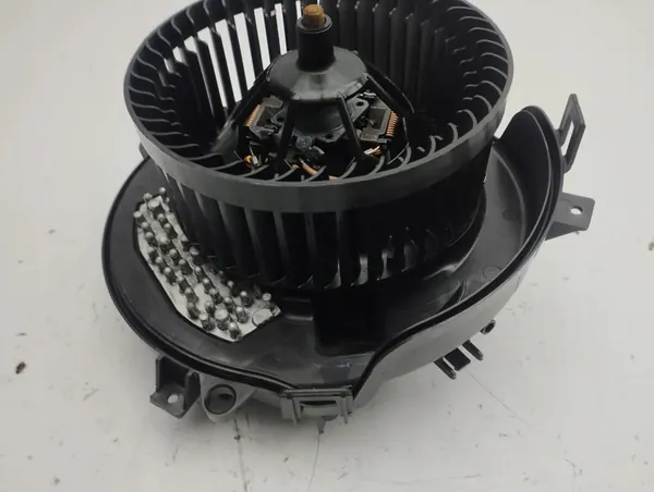 Motor de ventilador Volkswagen Golf VIII 2022 5Q2819021C image 5