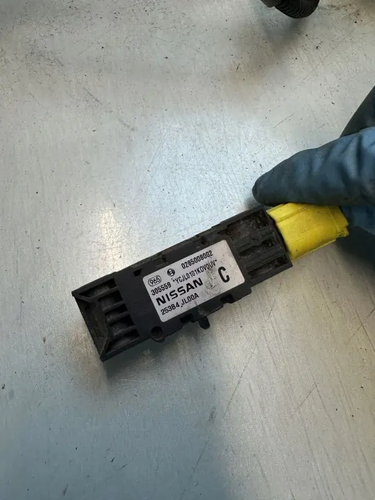 Sensor Airbag Infiniti G37 OEM 253B4JL00A - Usado image 4