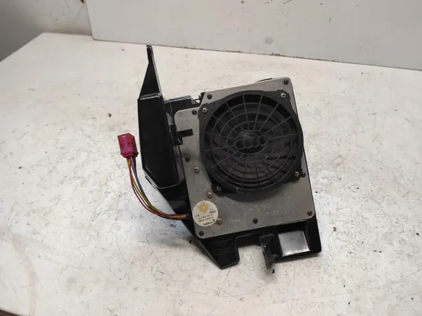 Subwoofer Audi A3 8L OEM 8L0035381D - Usado image 6