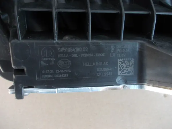 Feu DRL gauche OEM 985105418002 pour Peugeot 208 II image 10