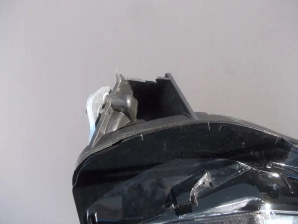 Feu DRL gauche OEM 985105418002 pour Peugeot 208 II image 4