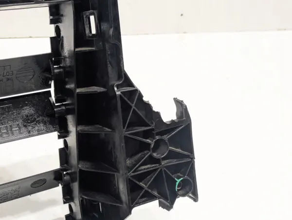 Grelha de ventilação dianteira OEM E0710365500 para Audi Q7 image 8