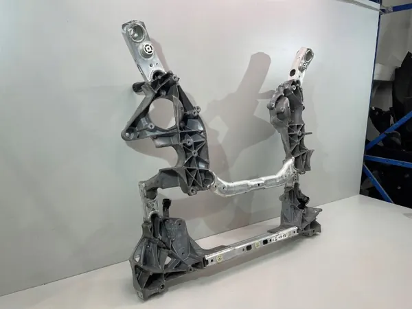 BMW Motorsteun OEM 6887340 voor M5/M8 xDrive image 6