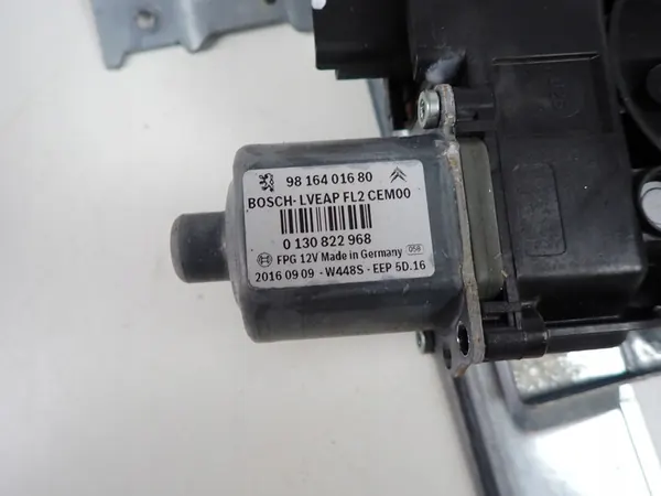 Elevador de vidro dianteiro direito Peugeot 208 I 9816402080 image 4