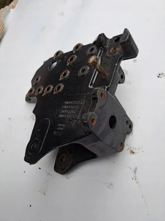 OEM 20892762 Soporte Muelle Derecho para Renault Midlum image 3