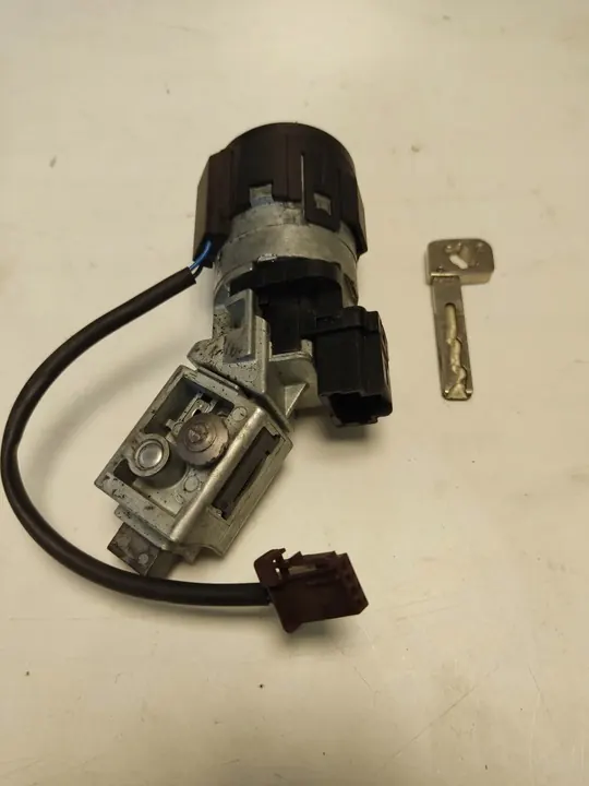 Sytytyskytkin avaimella Peugeot 5008 3008 4162XT image 2