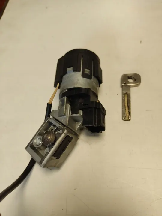 Sytytyskytkin avaimella Peugeot 5008 3008 4162XT image 3