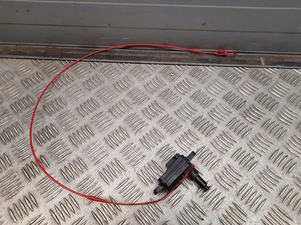 Audi Q3 F3 2020 Polttoainesäiliön luukun aktuaattori OEM 8S0862153A image 3