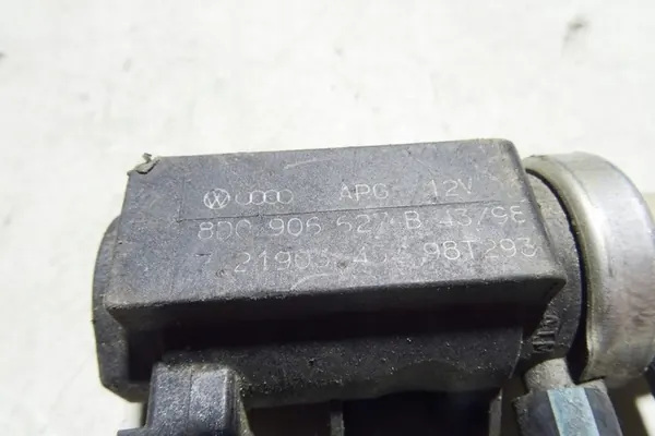 Elektromagnetisk ventil AUDI A6 2.5L diesel 2000 OEM 8D0906627B image 3