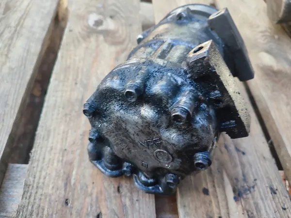 Volvo OE Ilmastointikompressori 3m5h-19d629-sb image 2