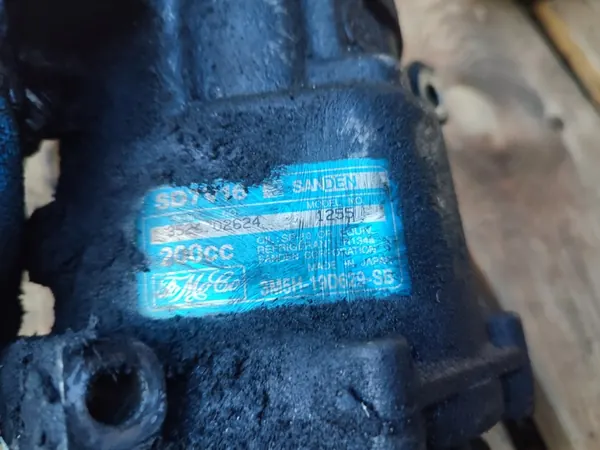 Volvo OE Ilmastointikompressori 3m5h-19d629-sb image 6