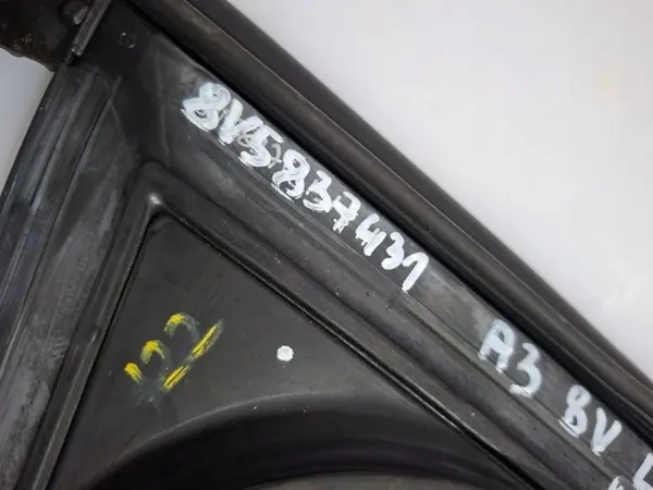 Audi A3 S3 8V Sedan Krom Dörrfönsterlist OEM 8V5837431 image 10