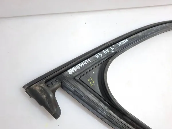 Audi A3 S3 8V Sedan Krom Dörrfönsterlist OEM 8V5837431 image 9