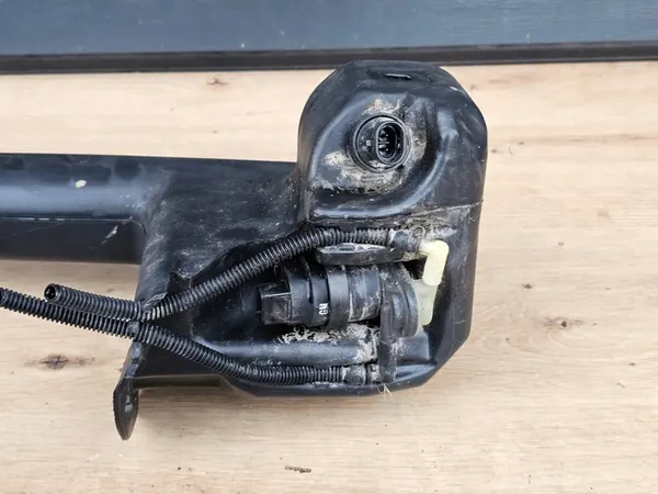 Pyyhkijännestesäiliö Opel Zafira B 13145448 image 7