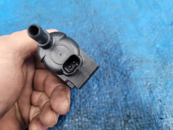 Válvula de presión combustible OEM 12632174 para Opel image 3