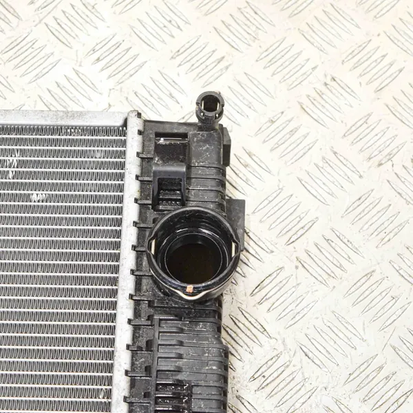 Mercedes-Benz E A207 2015 Koelradiator image 3