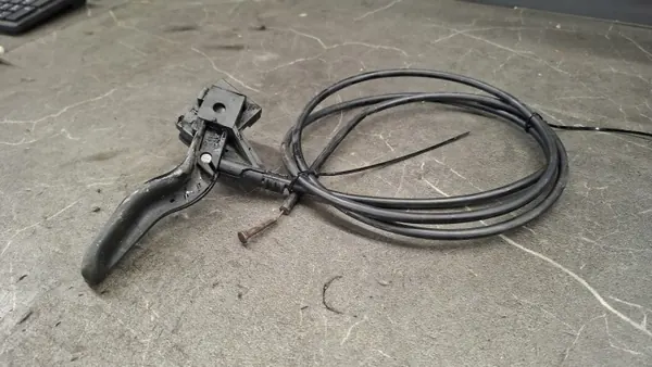 Konepellin avauskaapeli OEM 218186591 Opel Zafira B:lle image 2