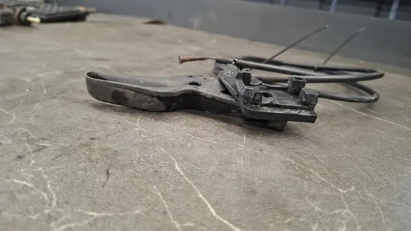 Konepellin avauskaapeli OEM 218186591 Opel Zafira B:lle image 4