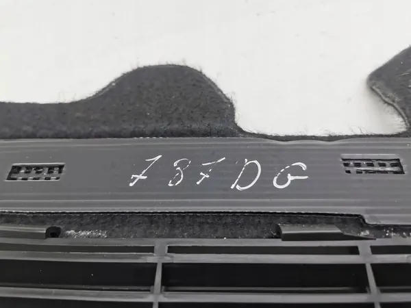 Renault Megane E-Tech 2022 Acabamento Lado Direito image 5