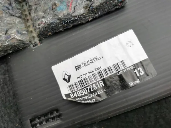 Renault Megane E-Tech 2022 Acabamento Lado Direito image 6