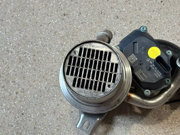 Refroidisseur EGR OEM 04L131512BJ pour Audi A3 S3 8V image 4