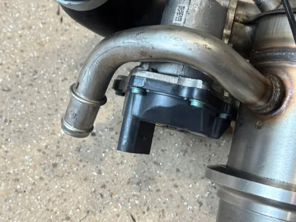 Refroidisseur EGR OEM 04L131512BJ pour Audi A3 S3 8V image 8