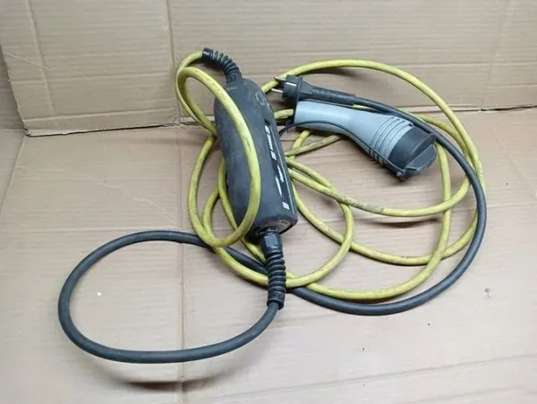 Batterieladekabel OEM 12E971675AA - Gebraucht image 2