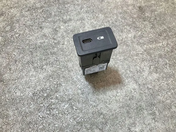 USB-Modul OEM A2478200101 für Mercedes-Benz 2.1L Diesel image 2