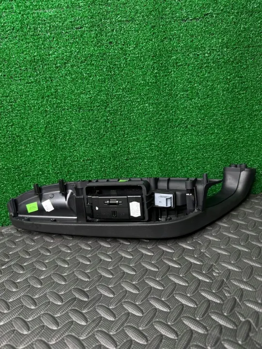 Reposabrazos puerta trasera derecha OEM 4G0867374 Audi A6 C7 image 4