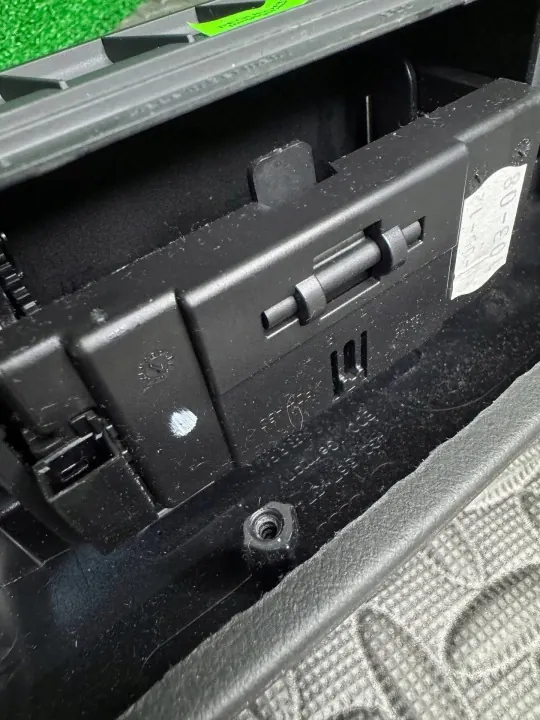 Reposabrazos puerta trasera derecha OEM 4G0867374 Audi A6 C7 image 5