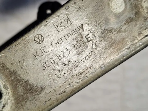 OEM 3C0823301E/3C0823302E Konepeltisarana VW Passat image 5