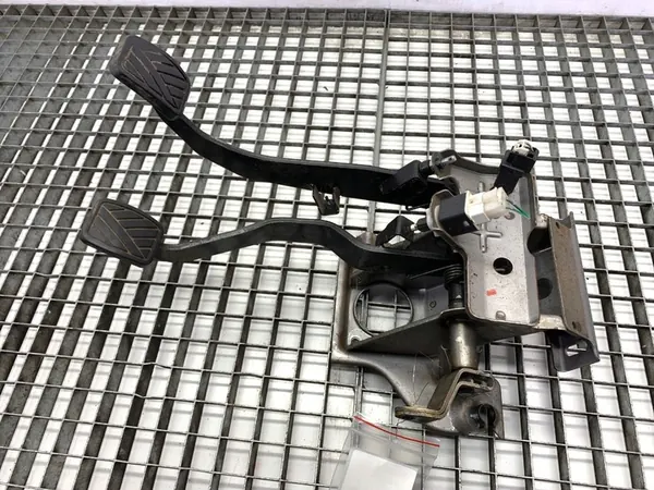 Pédales SUZUKI JIMNY III 1.5 image 2