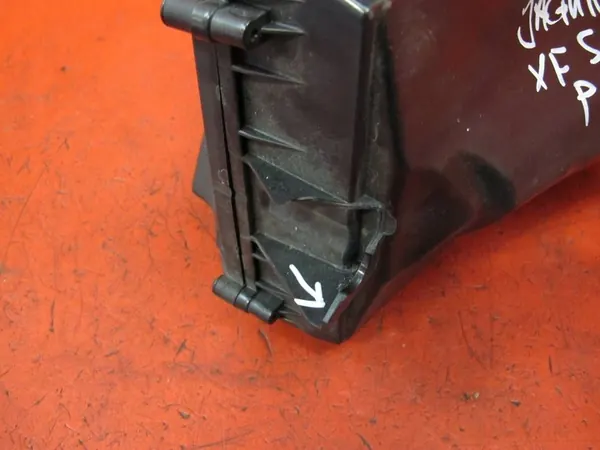 JAGUAR XF XFR X250 5.0 V8 Ilmansuodattimen Kotelo Oikea OEM image 3