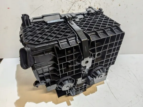Renault OE OEM 244465684R akkulaatikko Trafic III/IV:lle image 4